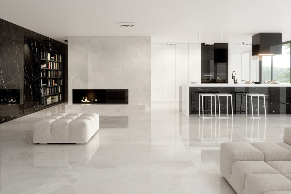 open space con living e cucina in gres effetto onice bianco e finiture nere