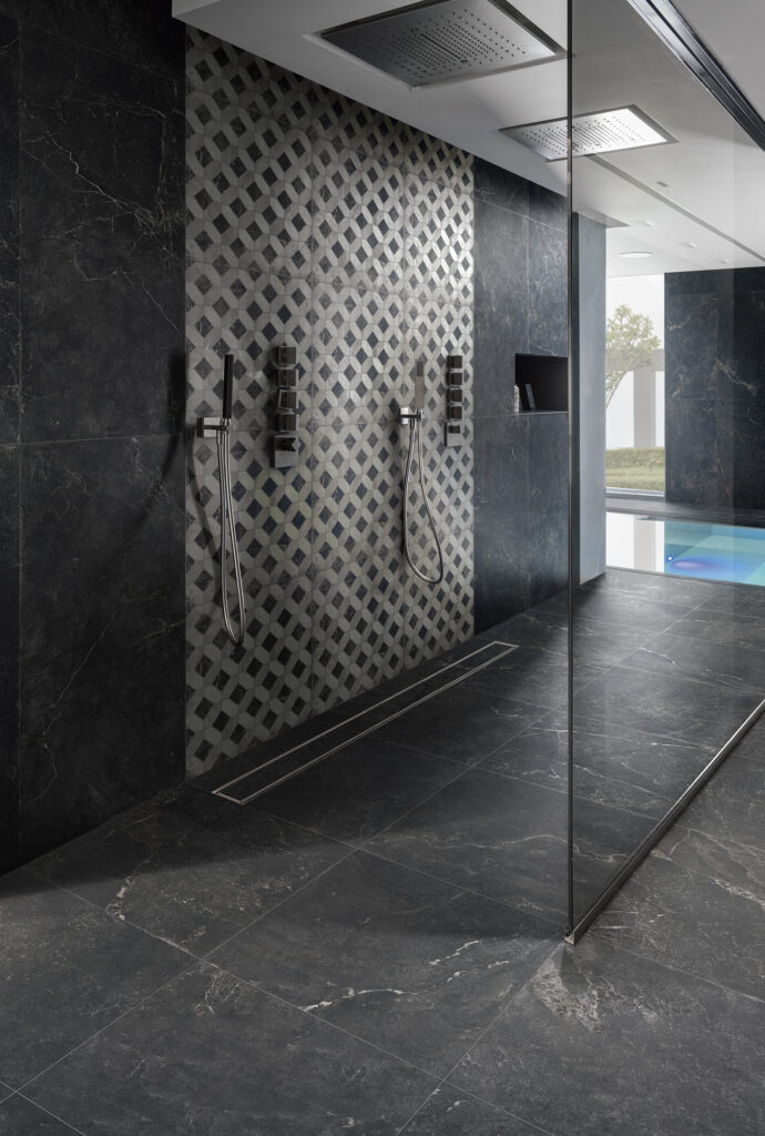 Piastrelle in gres porcellanato effetto marmo nero corvino per pavimenti e rivestimenti e decoro con forme geometriche Danum