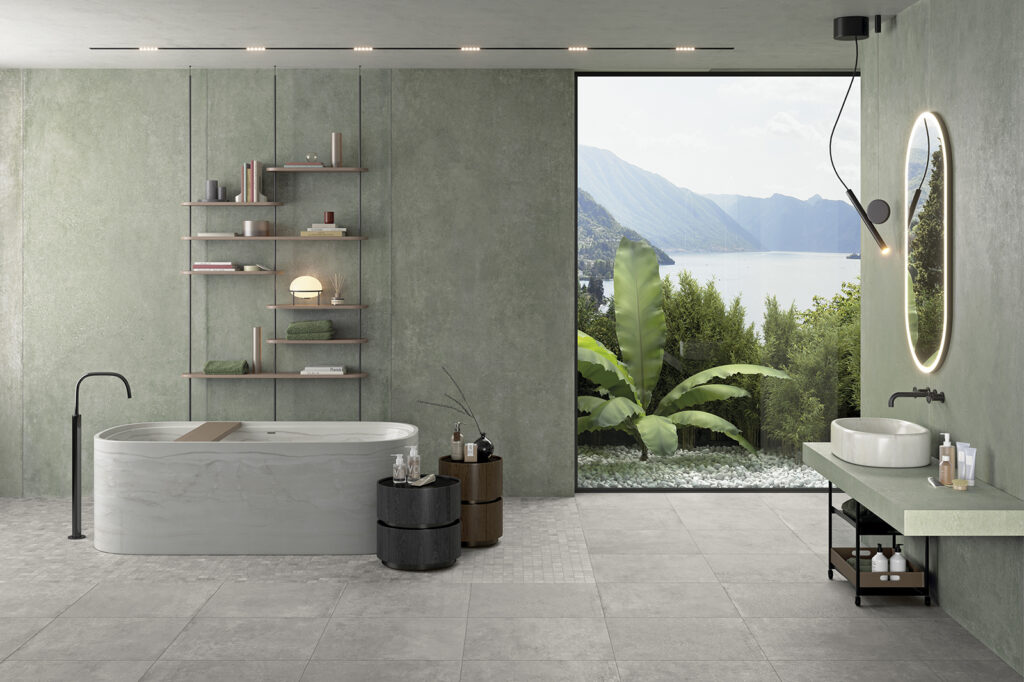 bagno con vasca e lavabo sulla sinistra, rivestimento in gres effetto cemento verde e fumo